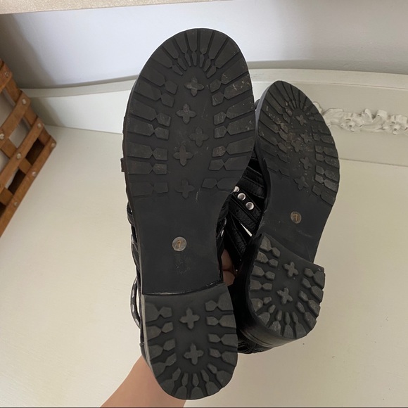 Dolce Vita Studded Toe Loop Gladiator Sandals - Picture 7 of 7